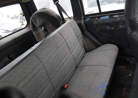 2000 Jeep Cherokee Sport z USA, uszkodzony, nr VIN 1J4FF48S1YL272745